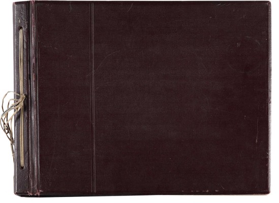 Альбом фотографий с изображениями елочных игрушек [1956]. 
